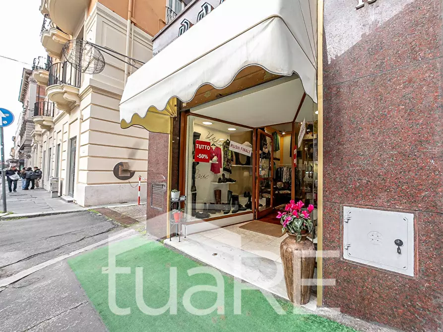 Immagine 19 di Negozio in vendita  in Piazza Fiume a Roma