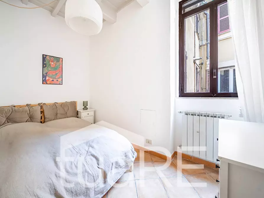 Immagine 4 di Appartamento in vendita  in Via Dei Cappellari a Roma