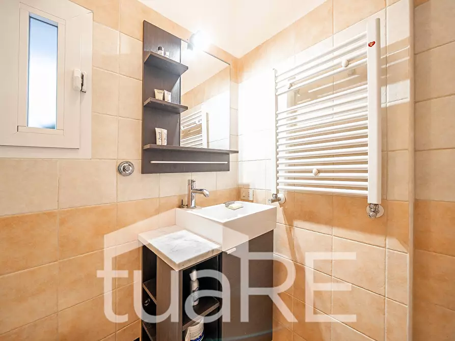 Immagine 11 di Appartamento in vendita  in Via Dei Cappellari a Roma