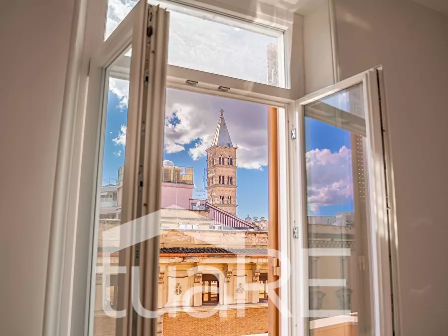 Immagine 3 di Appartamento in vendita  in Via Cavour a Roma