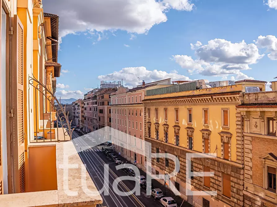 Immagine 5 di Appartamento in vendita  in Via Cavour a Roma