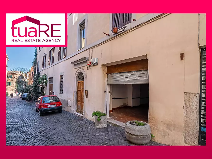 Immagine 1 di Box auto in vendita  in Vicolo Del Cedro a Roma