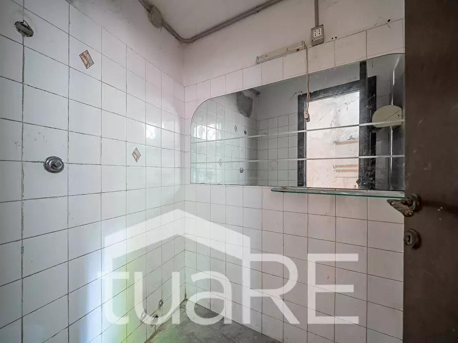 Immagine 9 di Box auto in vendita  in Vicolo Del Cedro a Roma