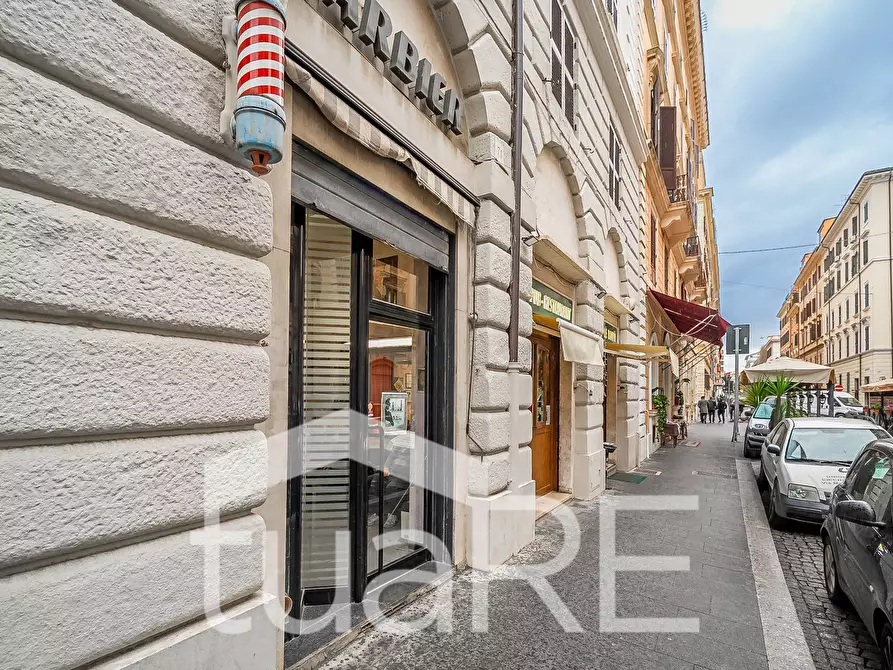 Immagine 2 di Negozio in vendita  in Via Montebello a Roma