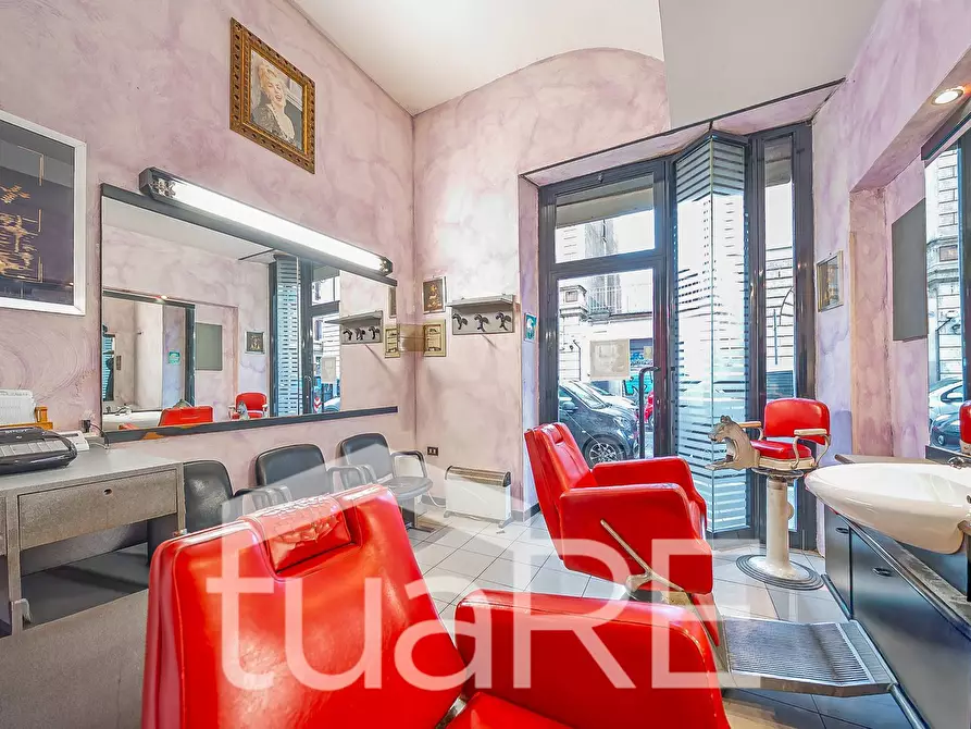 Immagine 4 di Negozio in vendita  in Via Montebello a Roma