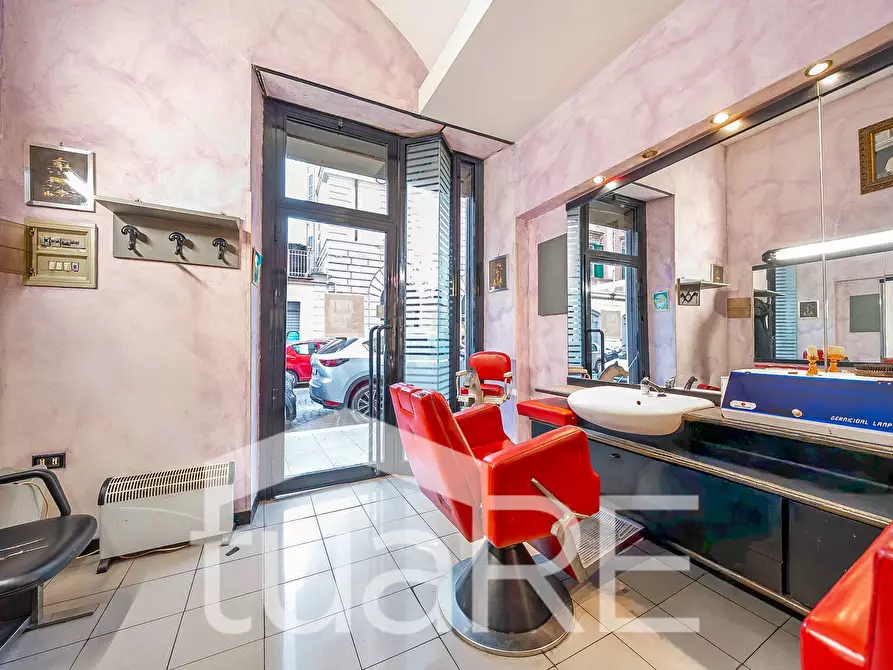 Immagine 6 di Negozio in vendita  in Via Montebello a Roma