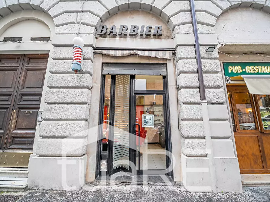 Immagine 8 di Negozio in vendita  in Via Montebello a Roma