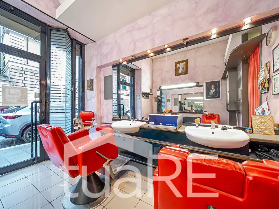 Immagine 11 di Negozio in vendita  in Via Montebello a Roma