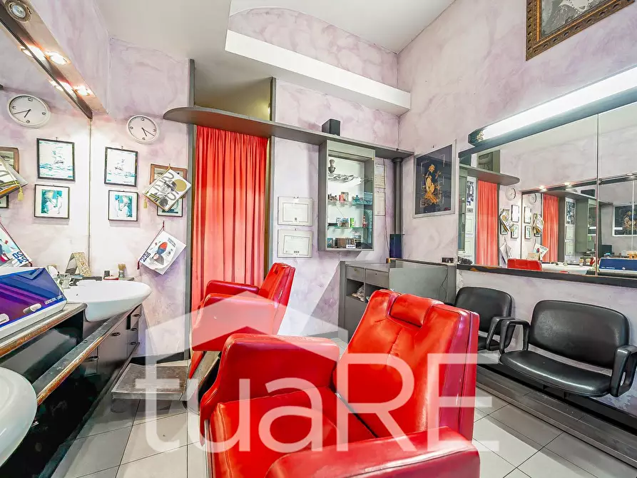 Immagine 18 di Negozio in vendita  in Via Montebello a Roma