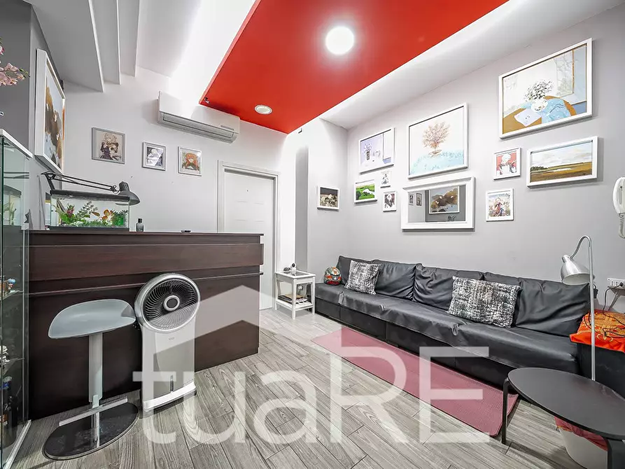 Immagine 8 di Negozio in vendita  in Via Luigi Pianciani a Roma