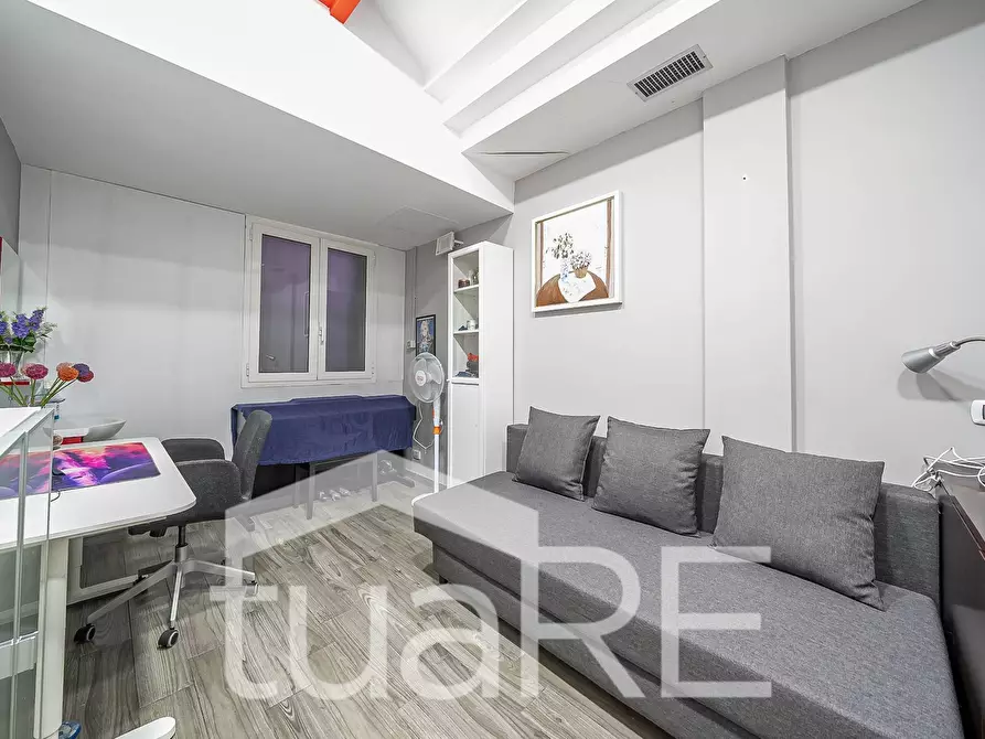 Immagine 16 di Negozio in vendita  in Via Luigi Pianciani a Roma