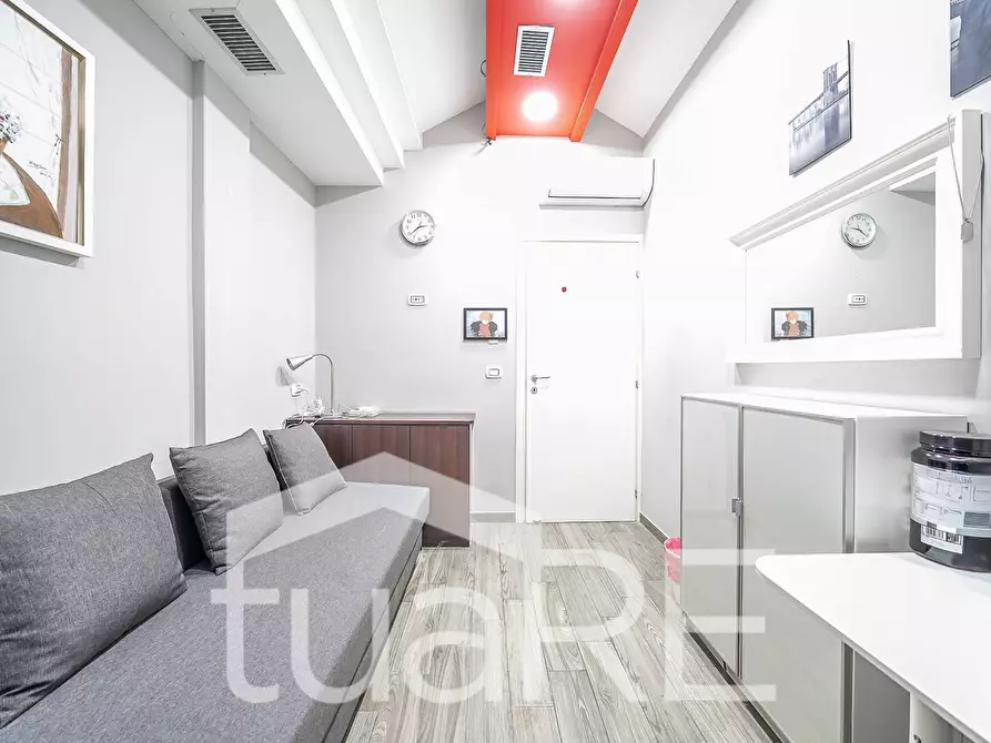 Immagine 18 di Negozio in vendita  in Via Luigi Pianciani a Roma