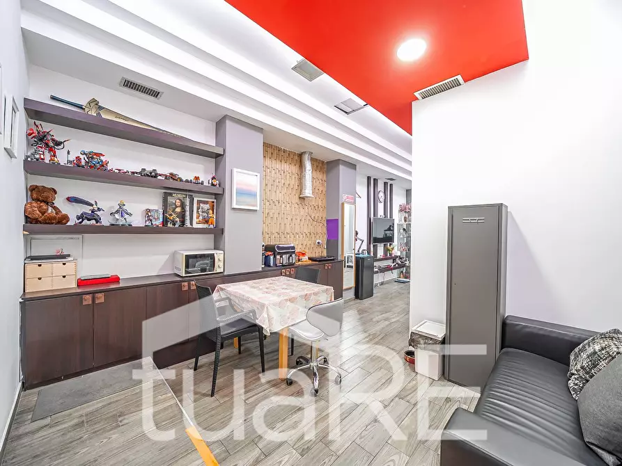 Immagine 20 di Negozio in vendita  in Via Luigi Pianciani a Roma