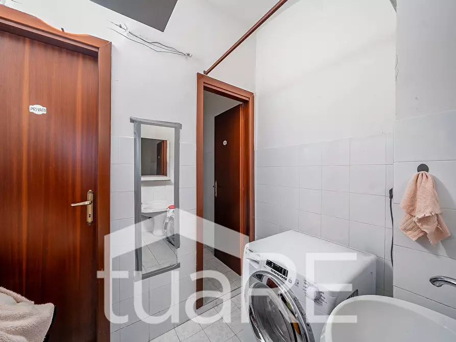 Immagine 24 di Negozio in vendita  in Via Luigi Pianciani a Roma