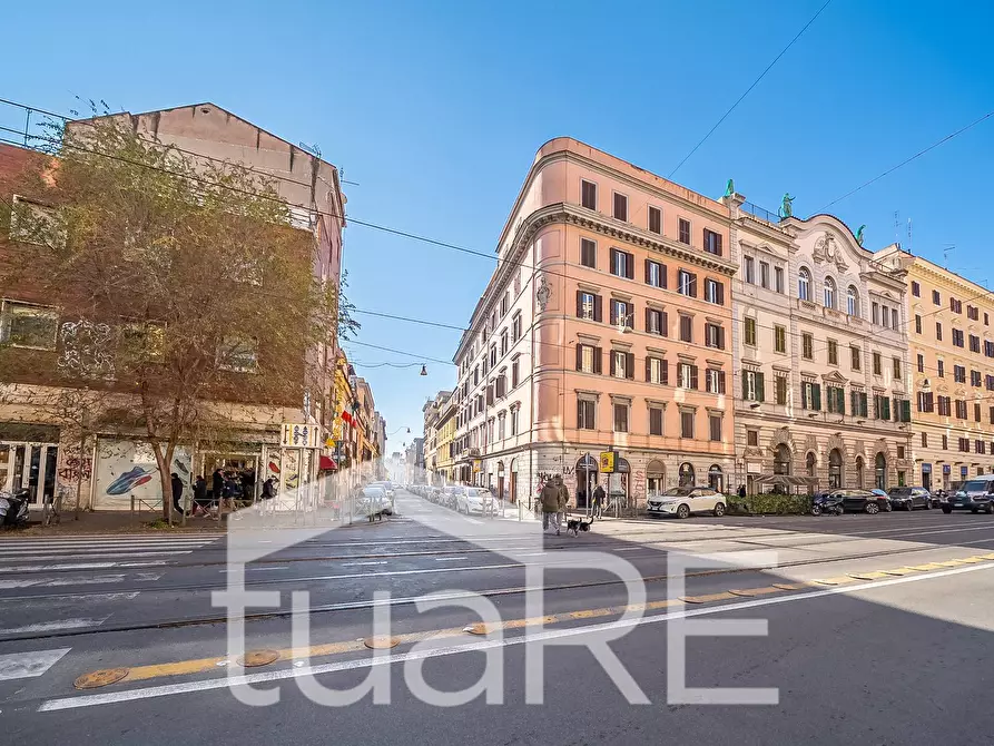 Immagine 21 di Negozio in vendita  in Via Principe Eugenio a Roma