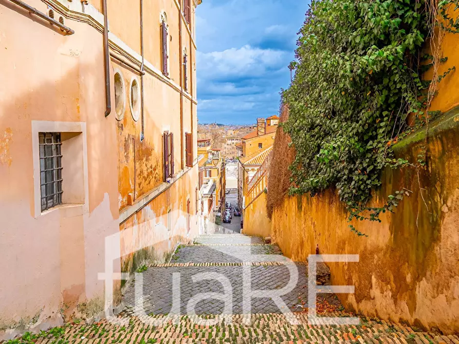 Immagine 11 di Appartamento in vendita  in Salita Di Sant'onofrio a Roma