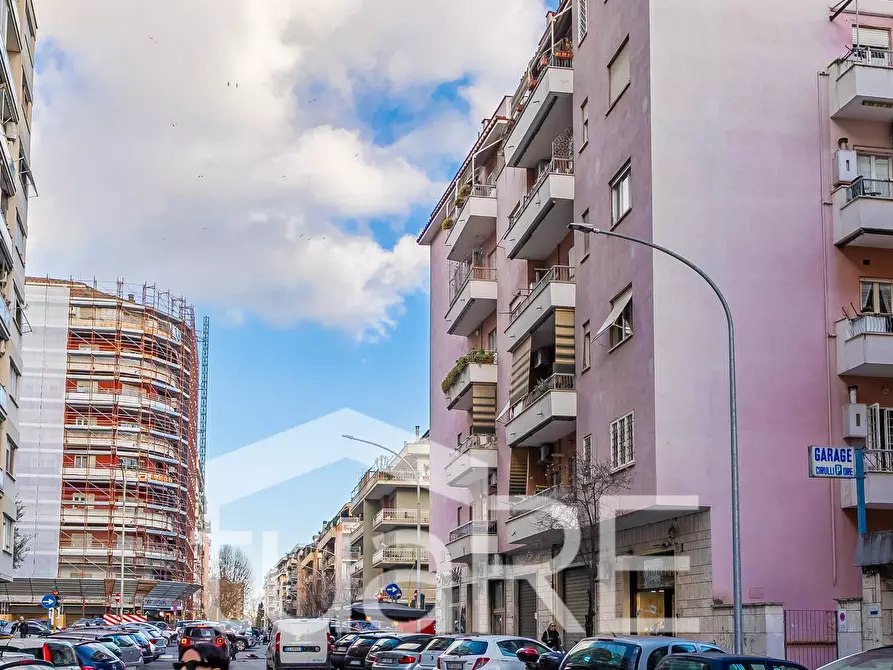 Immagine 2 di Negozio in vendita  in Via Antonio Roiti a Roma