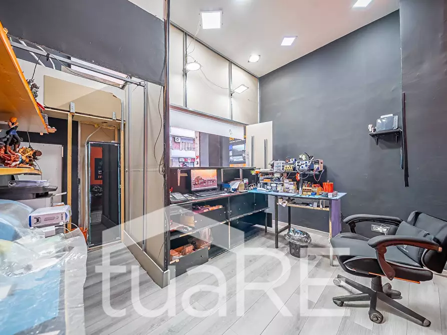 Immagine 4 di Negozio in vendita  in Via Antonio Roiti a Roma