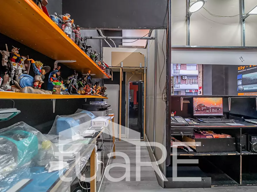 Immagine 7 di Negozio in vendita  in Via Antonio Roiti a Roma