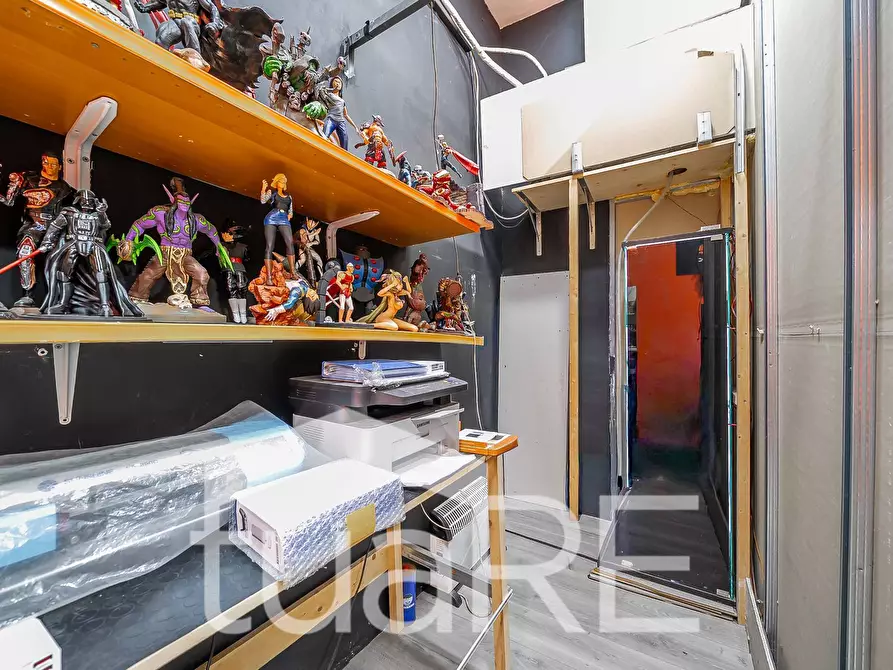 Immagine 8 di Negozio in vendita  in Via Antonio Roiti a Roma