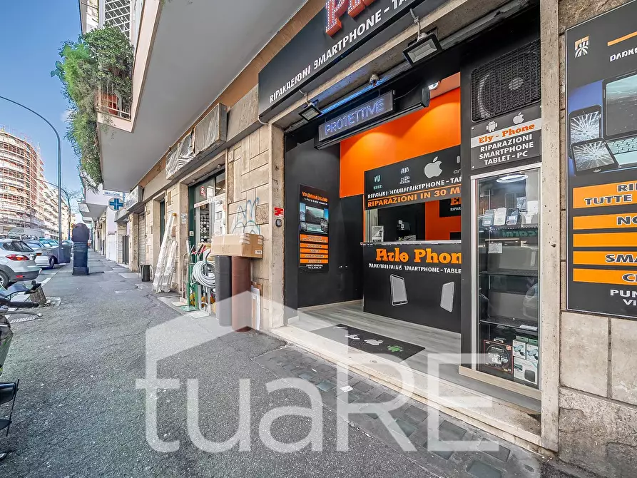 Immagine 14 di Negozio in vendita  in Via Antonio Roiti a Roma