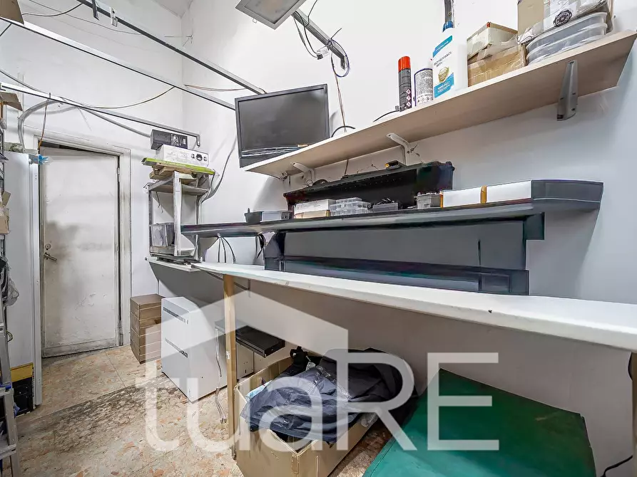 Immagine 16 di Negozio in vendita  in Via Antonio Roiti a Roma