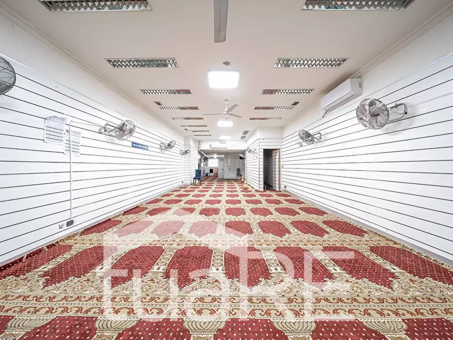 Immagine 3 di Negozio in vendita  in Via Bixio a Roma