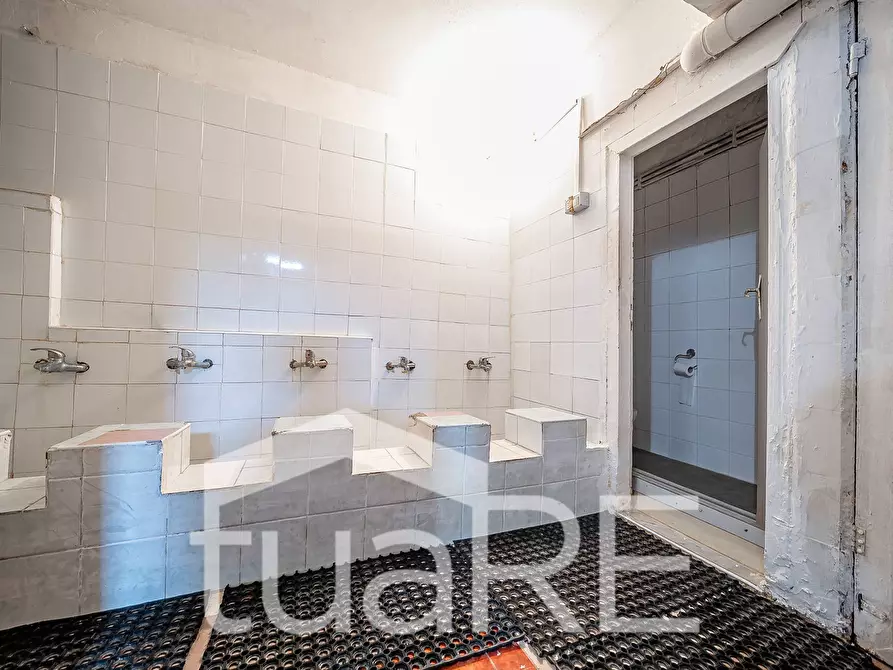 Immagine 9 di Negozio in vendita  in Via Bixio a Roma