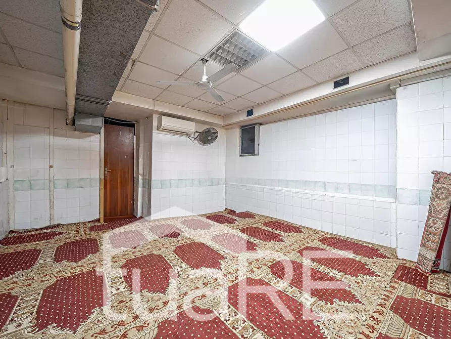 Immagine 10 di Negozio in vendita  in Via Bixio a Roma