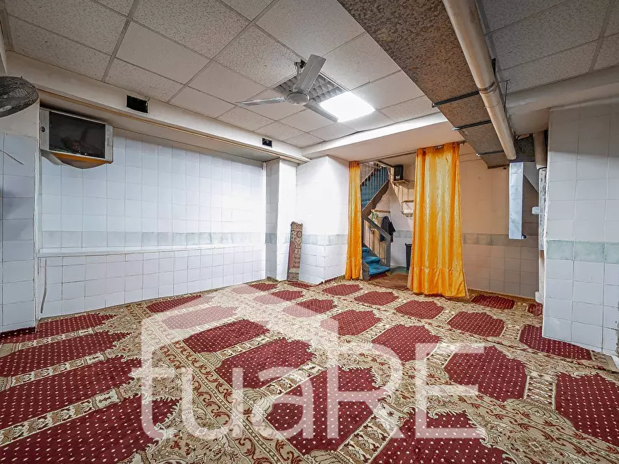 Immagine 11 di Negozio in vendita  in Via Bixio a Roma