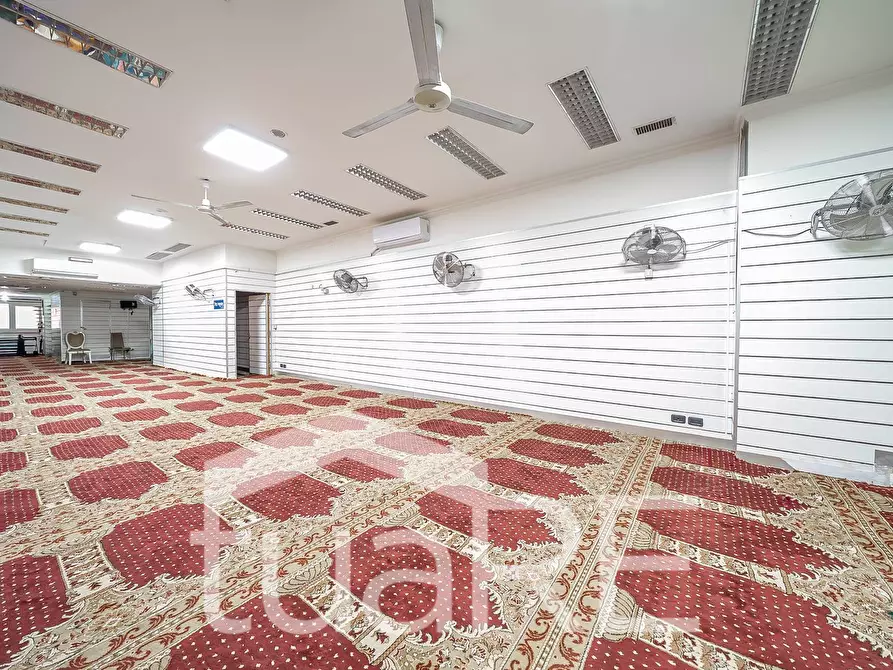 Immagine 13 di Negozio in vendita  in Via Bixio a Roma