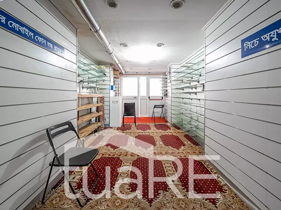 Immagine 18 di Negozio in vendita  in Via Bixio a Roma