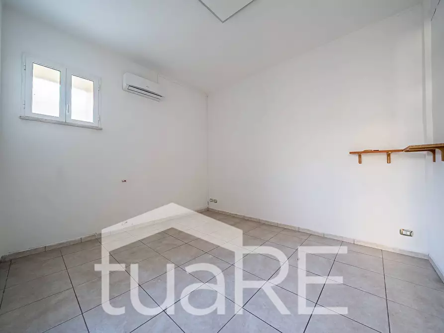 Immagine 2 di Negozio in vendita  in Via Di Pietralata a Roma