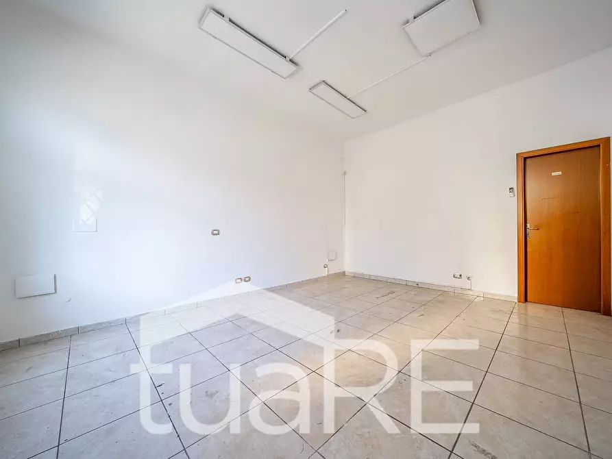 Immagine 4 di Negozio in vendita  in Via Di Pietralata a Roma