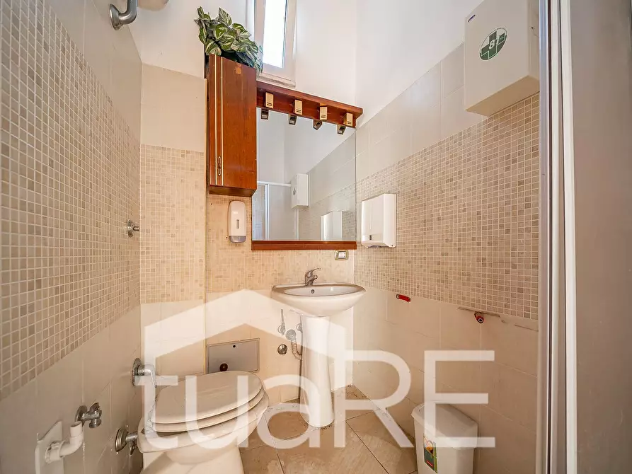 Immagine 5 di Negozio in vendita  in Via Di Pietralata a Roma