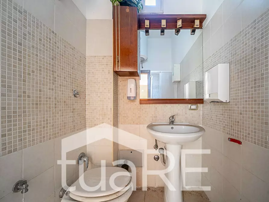 Immagine 6 di Negozio in vendita  in Via Di Pietralata a Roma