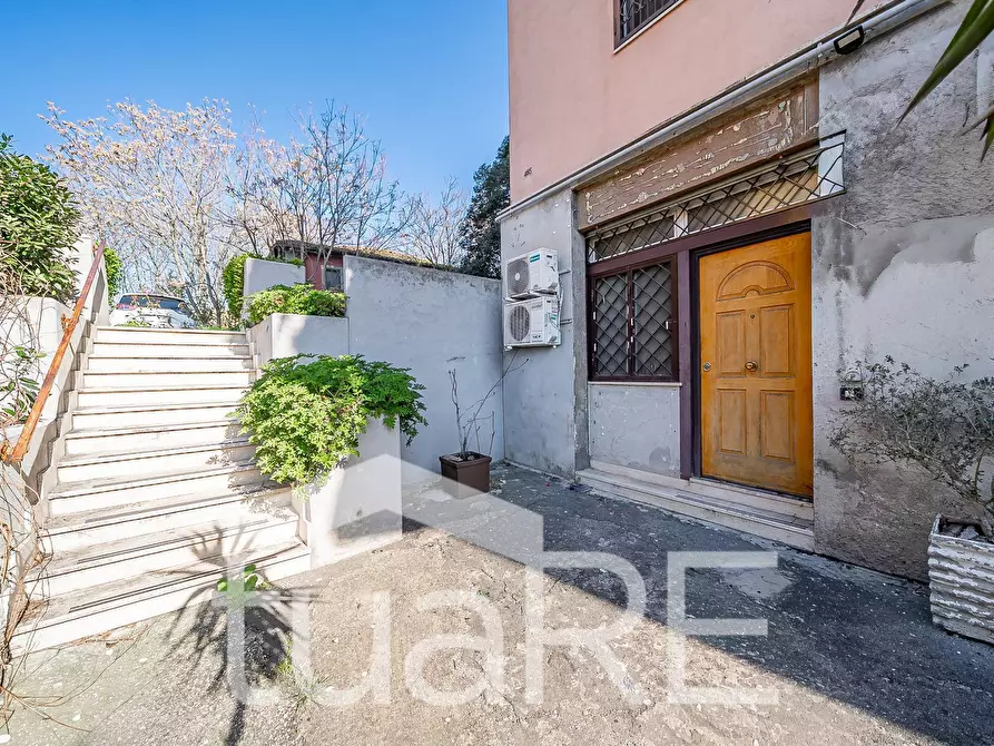 Immagine 9 di Negozio in vendita  in Via Di Pietralata a Roma