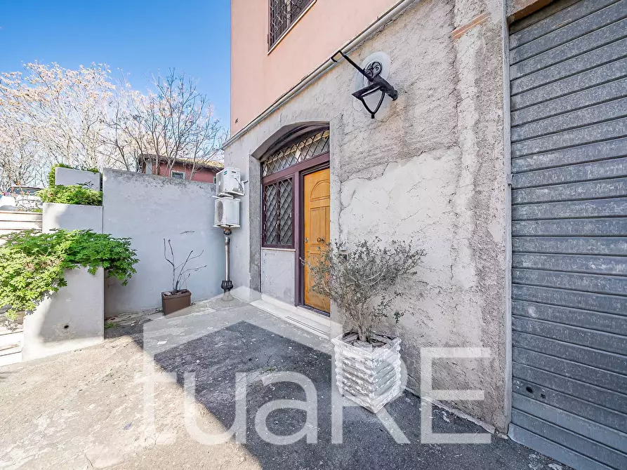 Immagine 21 di Negozio in vendita  in Via Di Pietralata a Roma