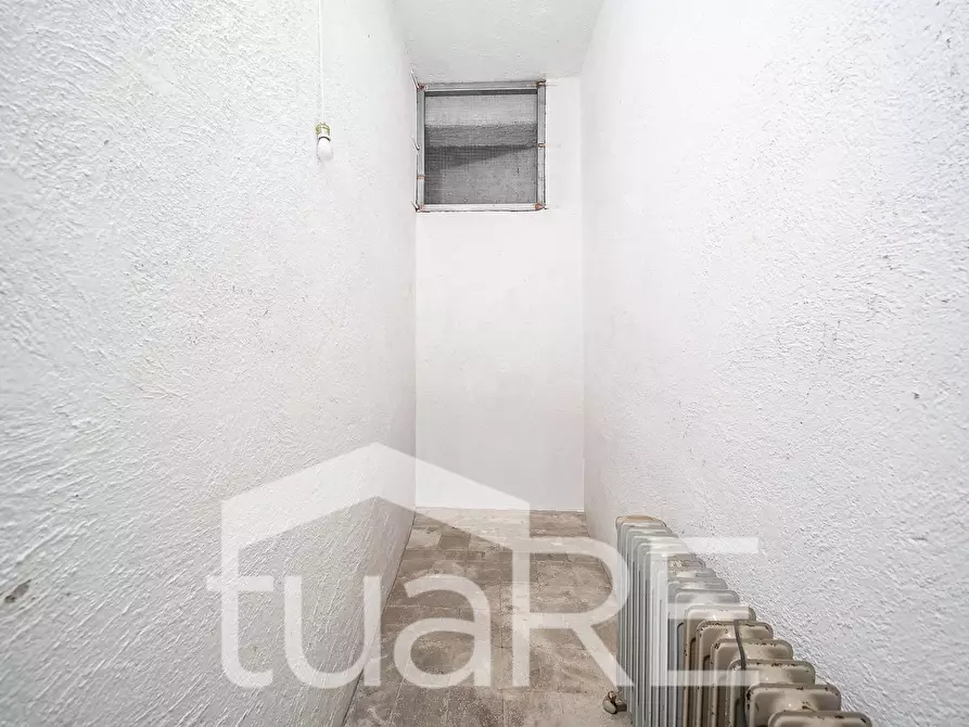 Immagine 2 di Magazzino in vendita  in Via Giovanni Aldini a Roma