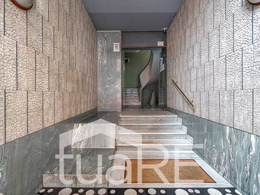 Immagine 9 di Magazzino in vendita  in Via Giovanni Aldini a Roma