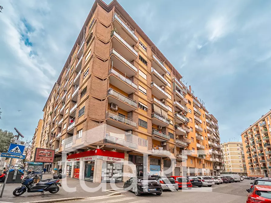 Immagine 12 di Magazzino in vendita  in Via Giovanni Aldini a Roma