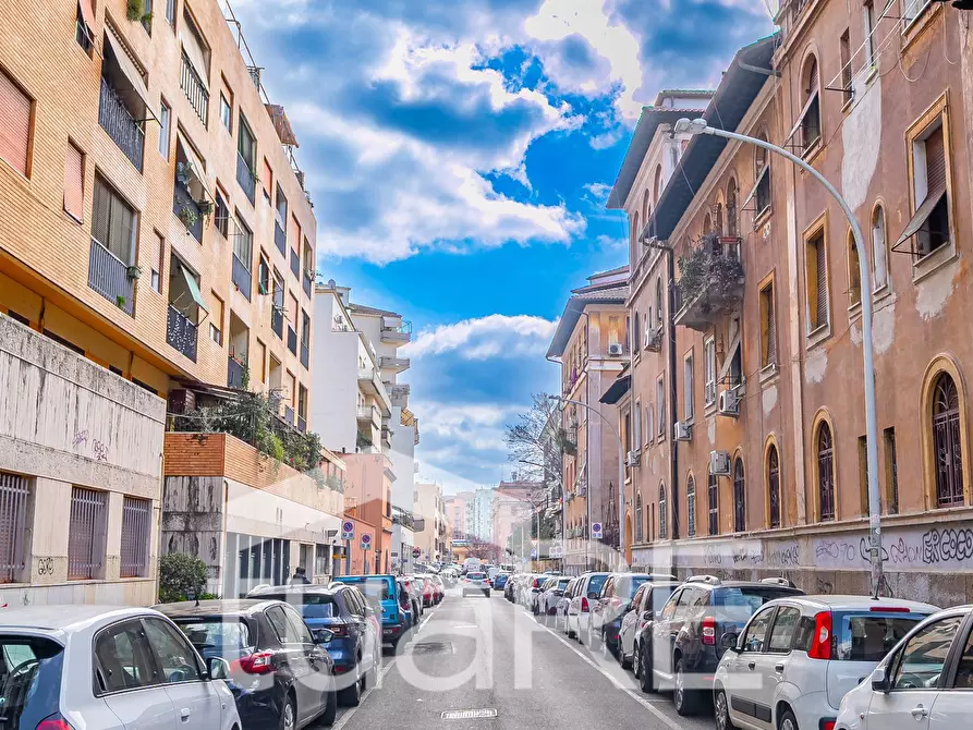 Immagine 10 di Negozio in vendita  in Via Giovanni Da Castel Bolognese a Roma
