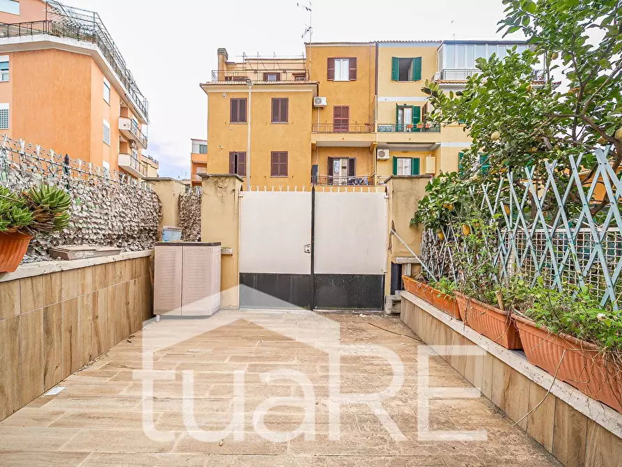 Immagine 2 di Negozio in vendita  in Via Ezio Sciamanna a Roma