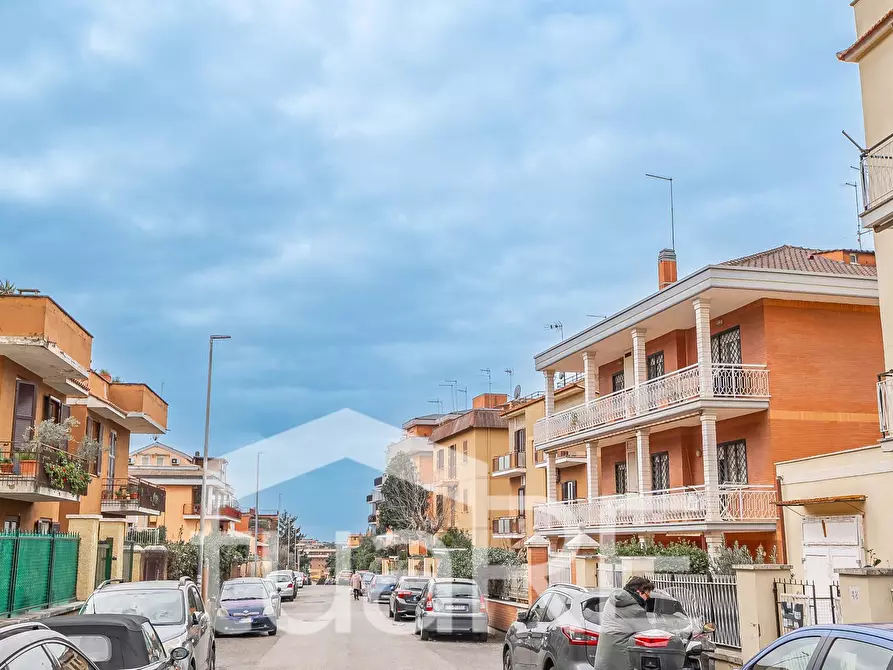 Immagine 16 di Negozio in vendita  in Via Ezio Sciamanna a Roma