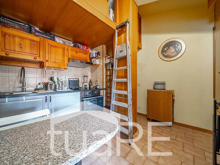 Immagine 3 di Appartamento in vendita  in Via Delle Vigne a Roma