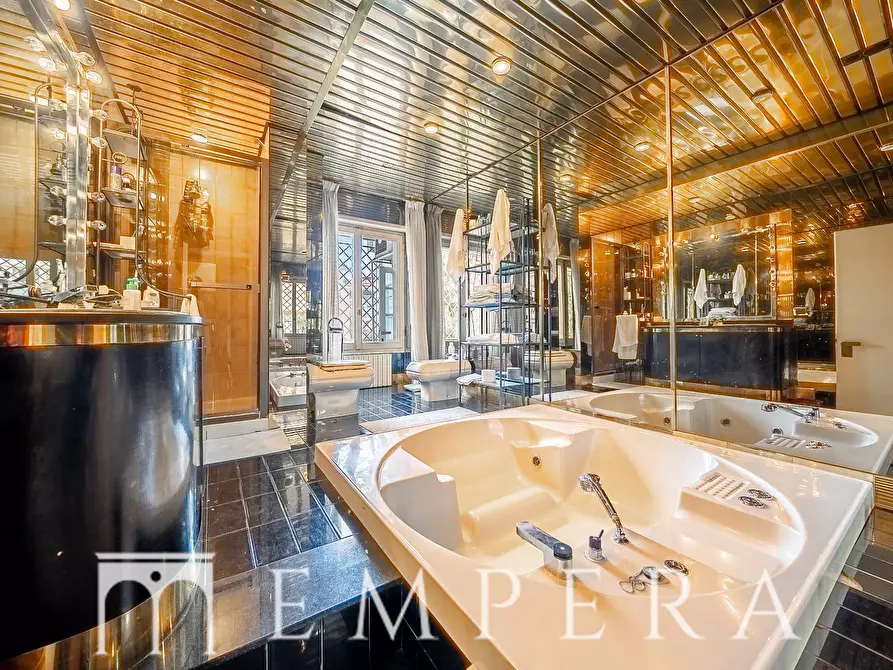 Immagine 9 di Appartamento in vendita  in Via Nemea a Roma