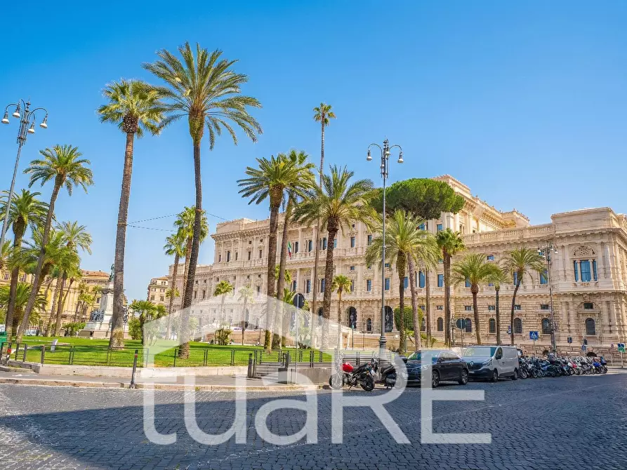 Immagine 5 di Appartamento in vendita  in Via Tacito a Roma