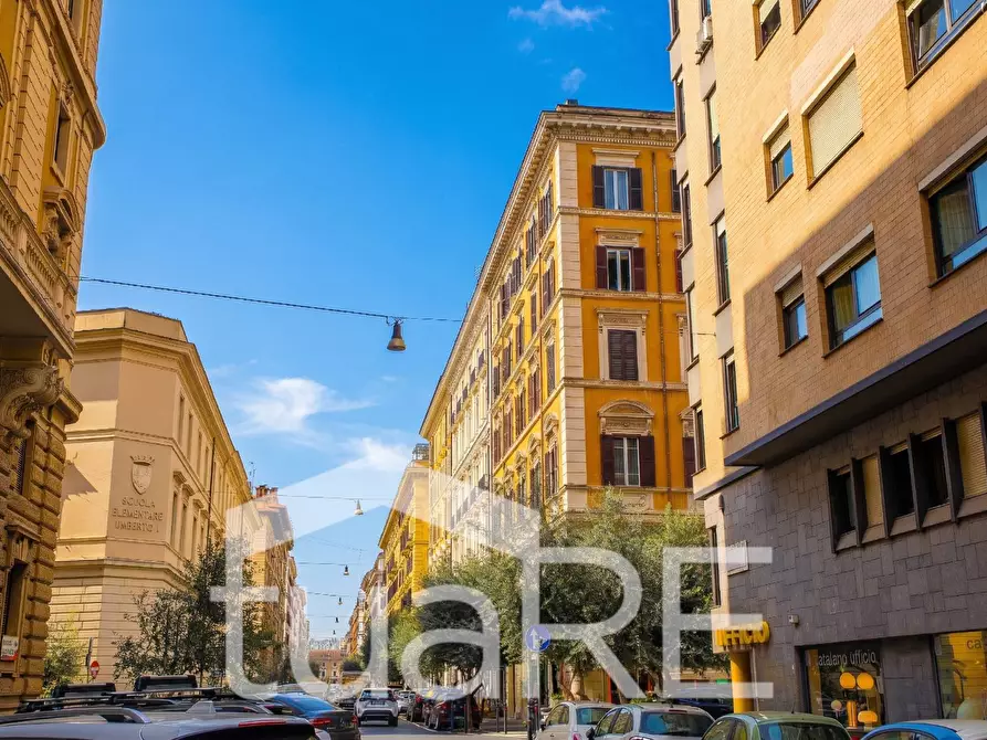 Immagine 6 di Appartamento in vendita  in Via Tacito a Roma