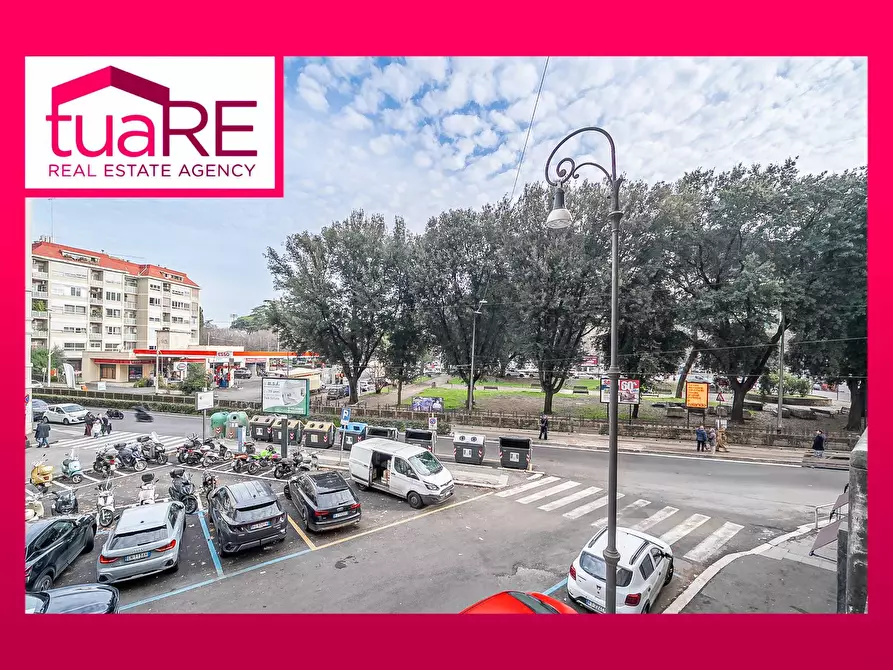 Immagine 1 di Appartamento in vendita  in Viale Del Vignola a Roma
