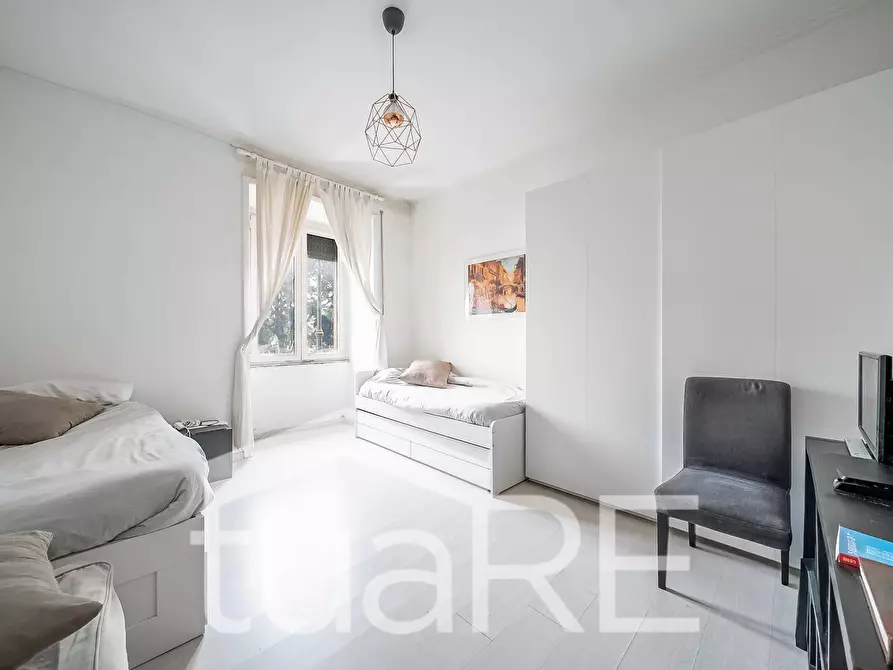 Immagine 4 di Appartamento in vendita  in Viale Del Vignola a Roma